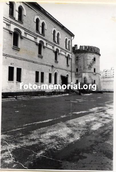 Корпус и угловая башня Бутырского тюремного замка